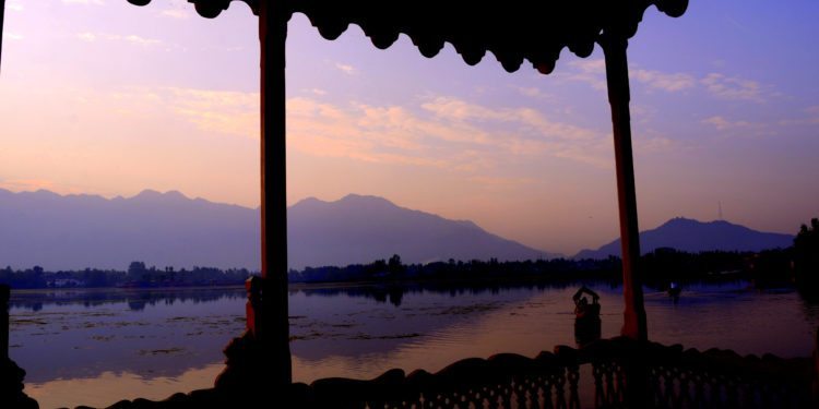 Kashmir-houseboat