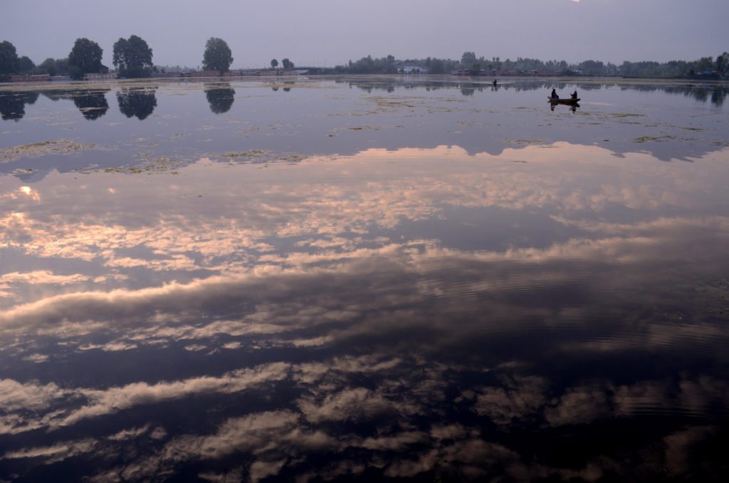 Kashmir-sunrise-naginlake