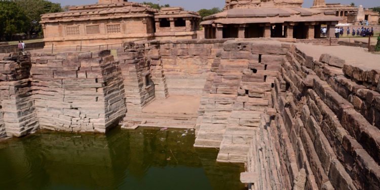 Stepwell in Aihole, Photo of temples in Aihole, Temples in Aihole