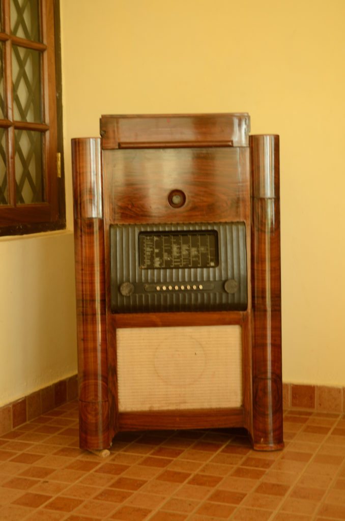 ancient radio set, old radio set british period