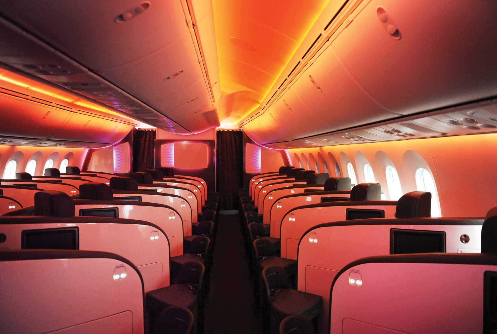 Red sea авиакомпания отзывы. Virgin Atlantic Airways салон. Салон самолета Катар а320. Airbus a350 салон. Airbus a320 салон.