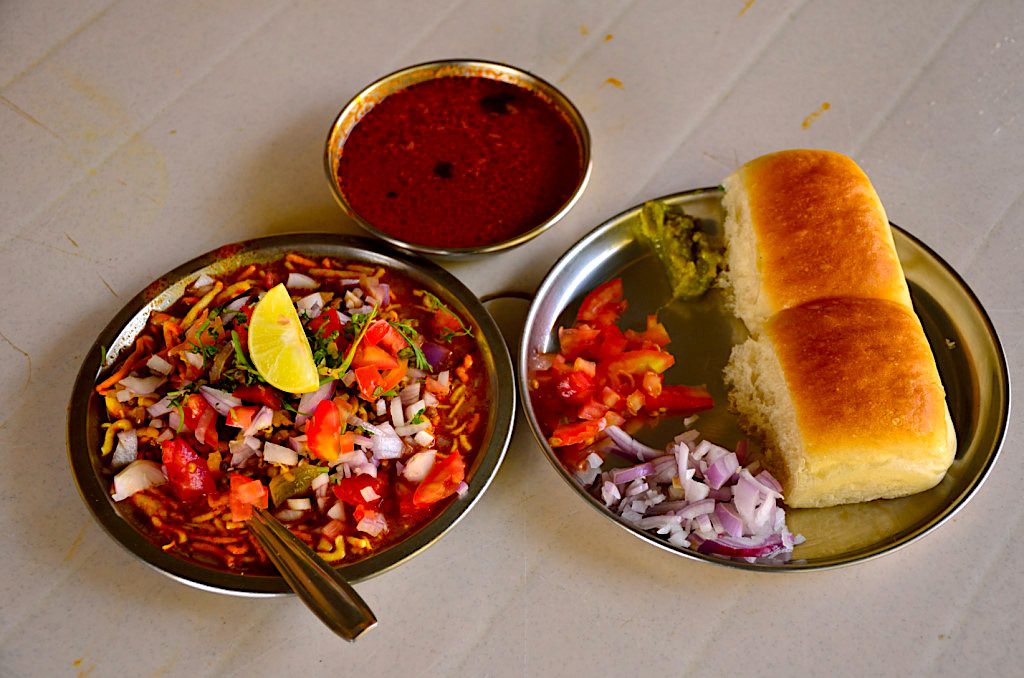 places to eat in Lonavala, Lonavala chikki, misal pav