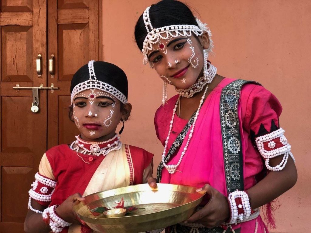 Why do some people like to wear traditional clothes? - Quora