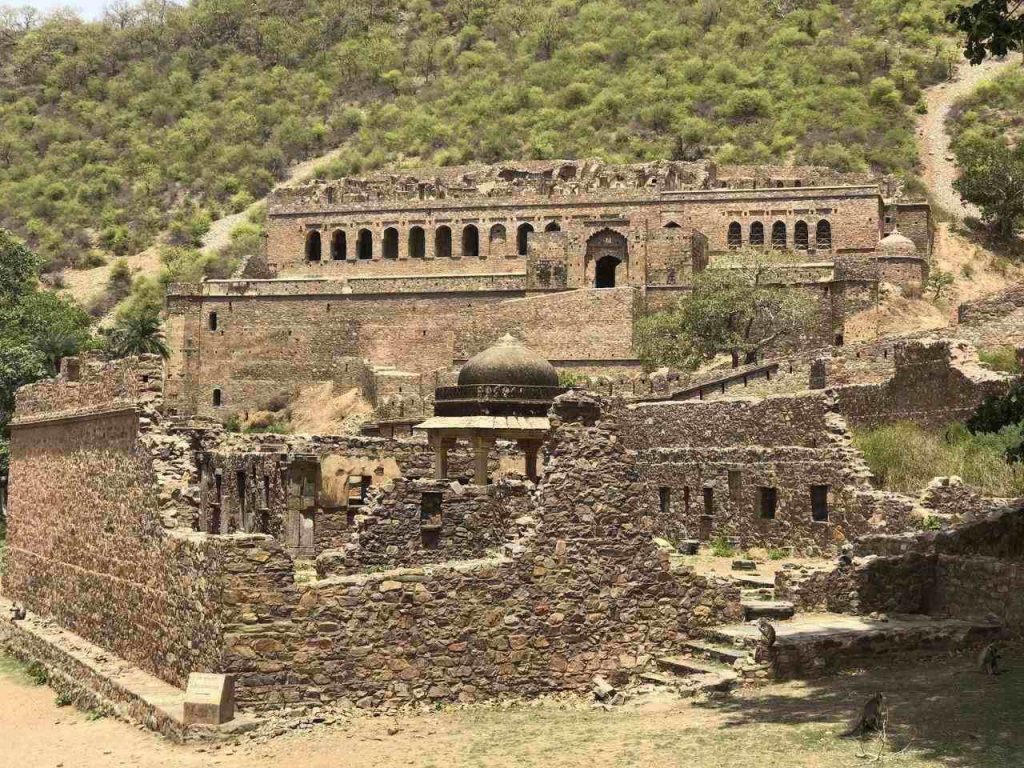 Bhangarh Fort Rajasthan, story of Bhangarh Fort, most haunted place in India, ghost towns in India, top ten haunted places in India