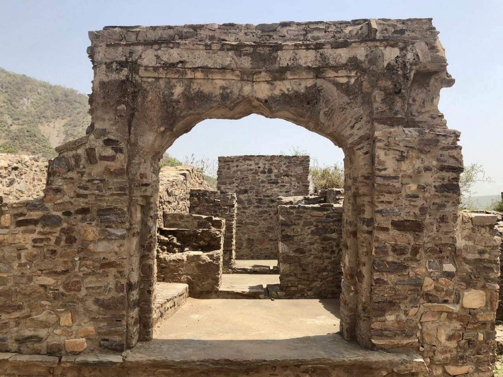 Bhangarh Fort Rajasthan, story of Bhangarh Fort, most haunted place in India, ghost towns in India, top ten haunted places in India