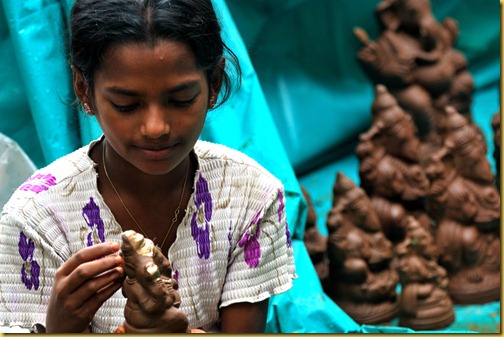 Girl selling Ganesha idols in Bangalore