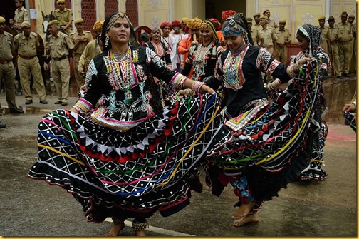 Eight days in Rajasthan, Teej Festival Jaipur, Jaipur, photograph of rajasthani women dancing in Teej, Teej procession photo