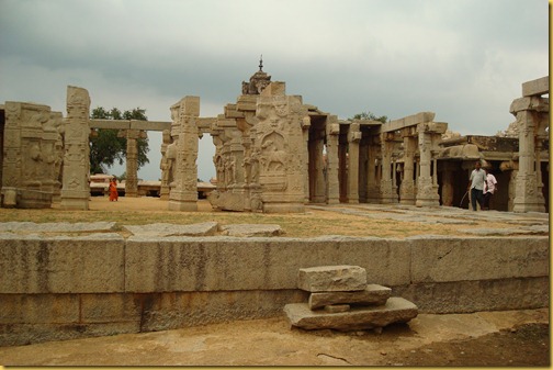 lepakshi -pillars