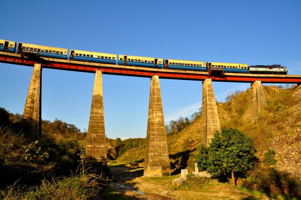 9 most scenic train journeys in india