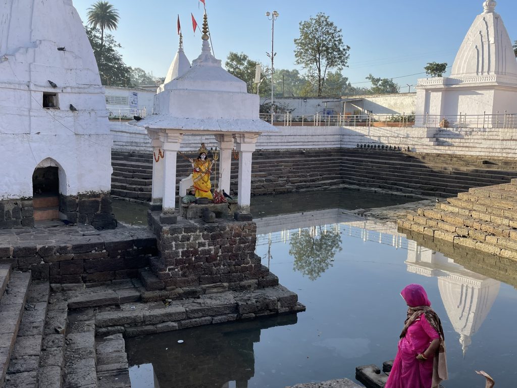 New Year 2024: अमरकंटक में ऐसे हो रही 2023 की बिदाई, देखें मनोरम दृश्य |  Narmada Snan On 2023 Farewell Welcome New Year 2024 Watch Amarkantak Nature  Video | Zee News Hindi